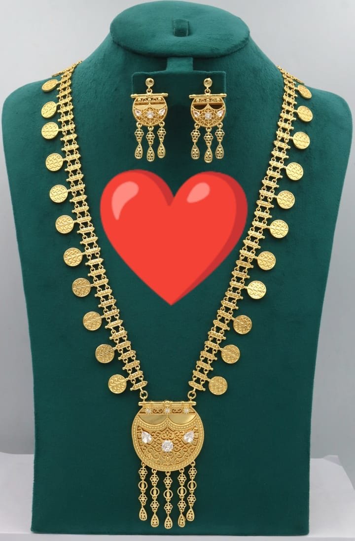 طقم ذهبي مستوحى من التراث