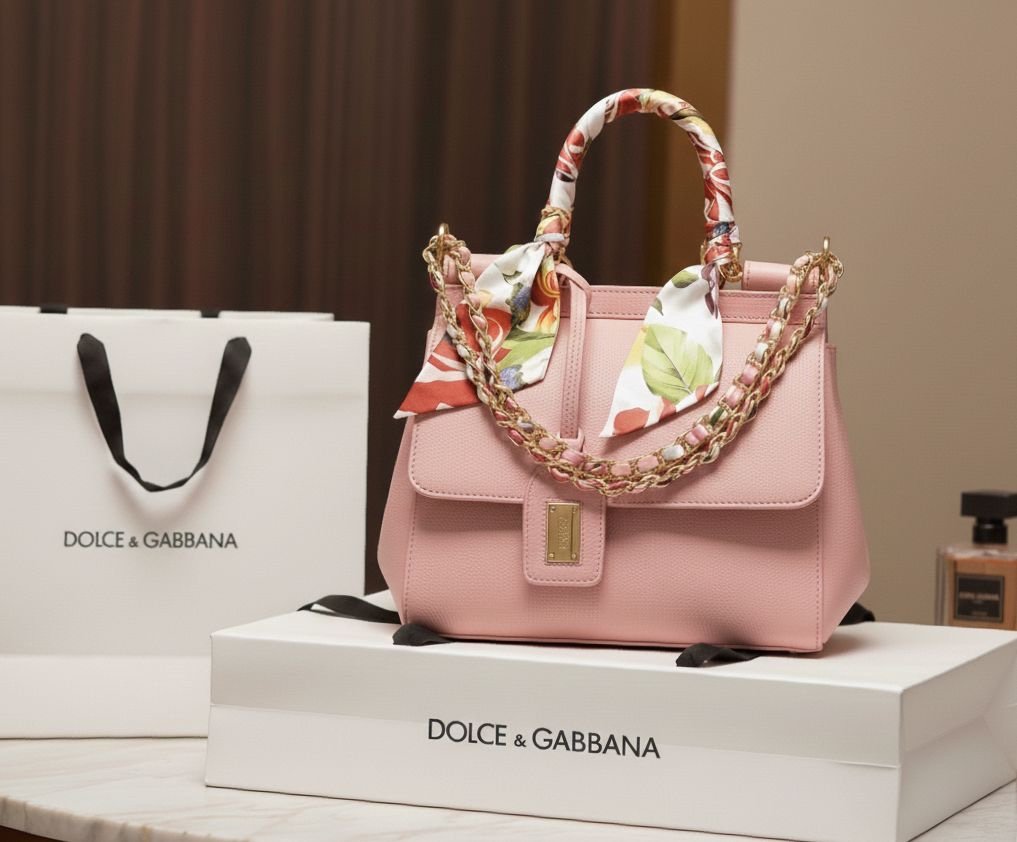 D&G Class A with box
Size 25 cm - الصورة 6