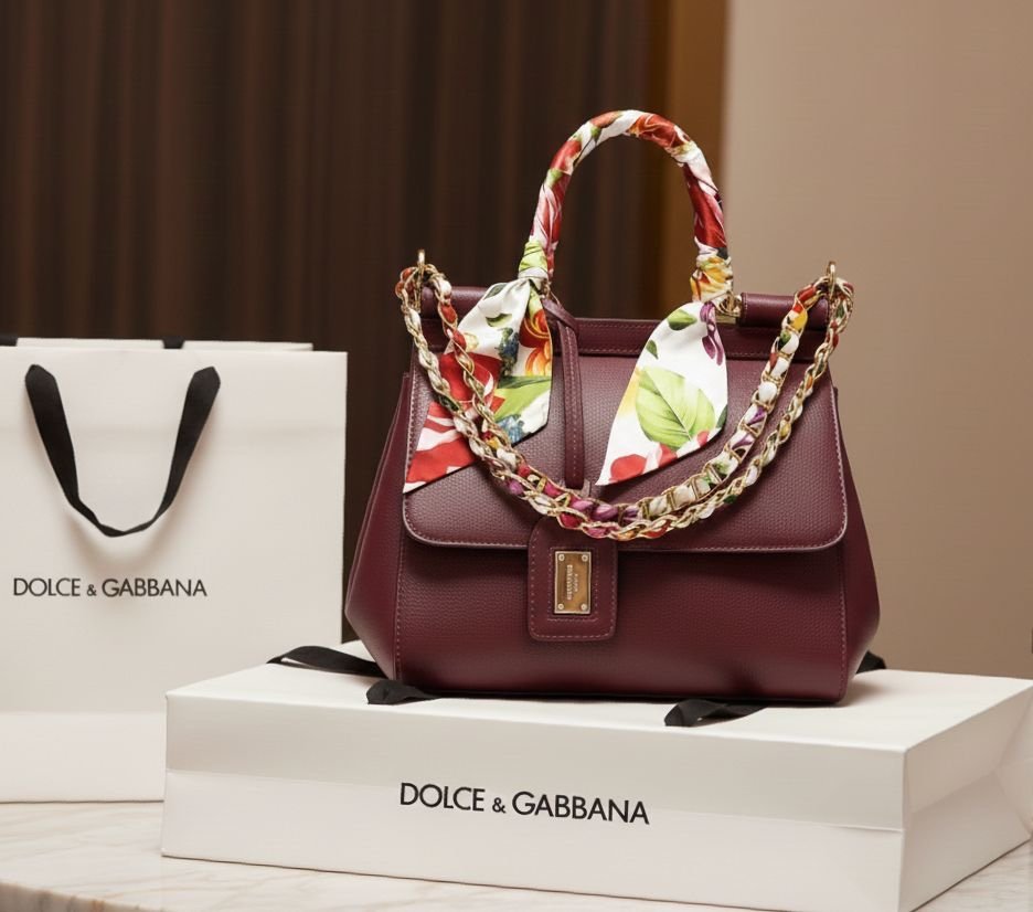 D&G Class A with box
Size 25 cm - الصورة 3