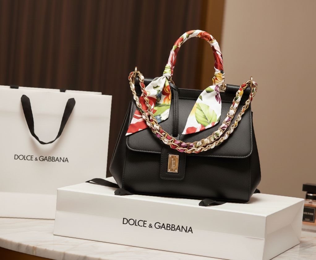D&G Class A with box
Size 25 cm - الصورة 2